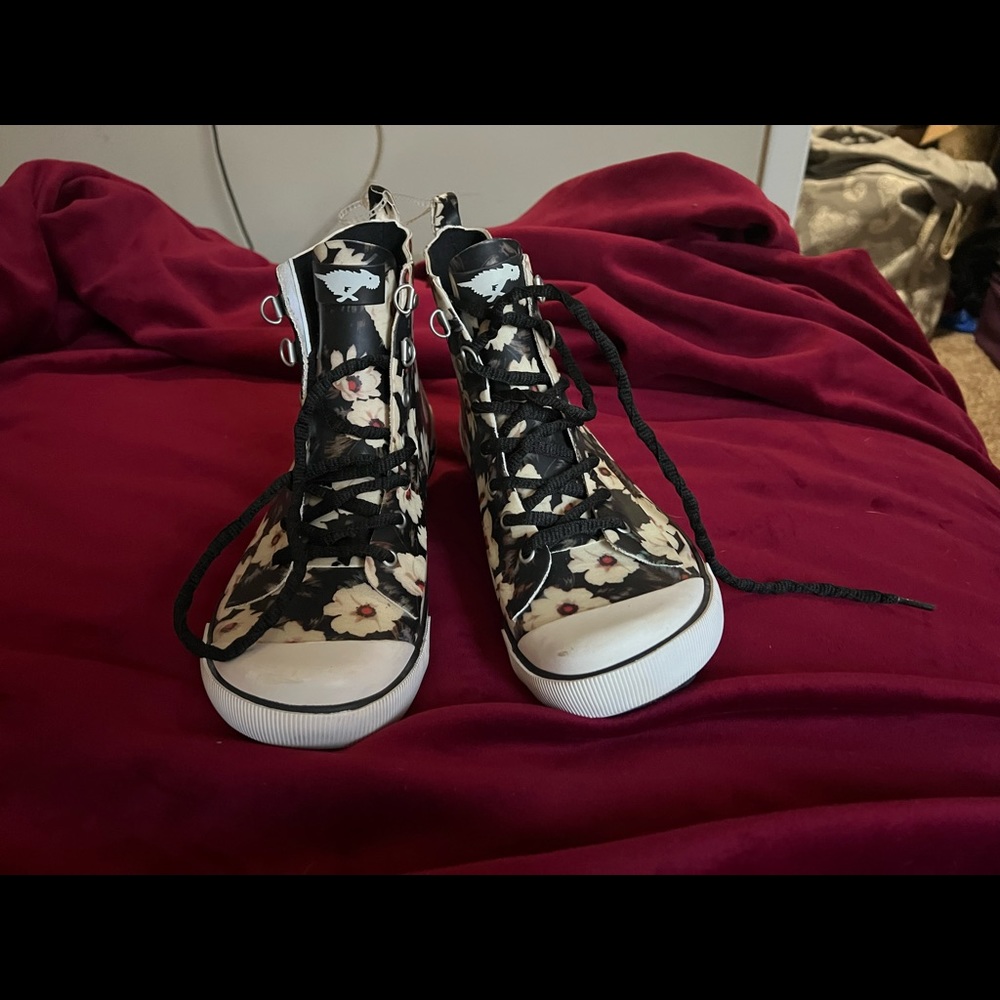 Super cute floral rain boots byRocket Dog. Never worn, tag still attached.